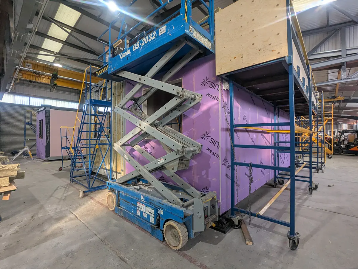 Installing a module safely at height in offsite construction